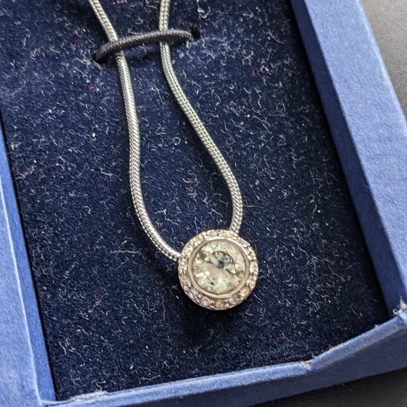 Swarovski Angelic Set - Earrings & Necklace - Picture 4 of 6